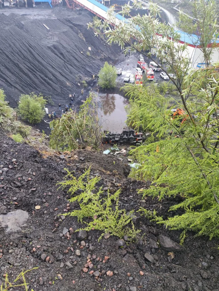 Трагедия в Якутии: автобус сорвался с 25-метровой высоты