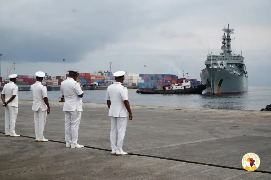 Российский учебный корабль «Смольный» во второй раз прибыл в Экваториальную Гвинею