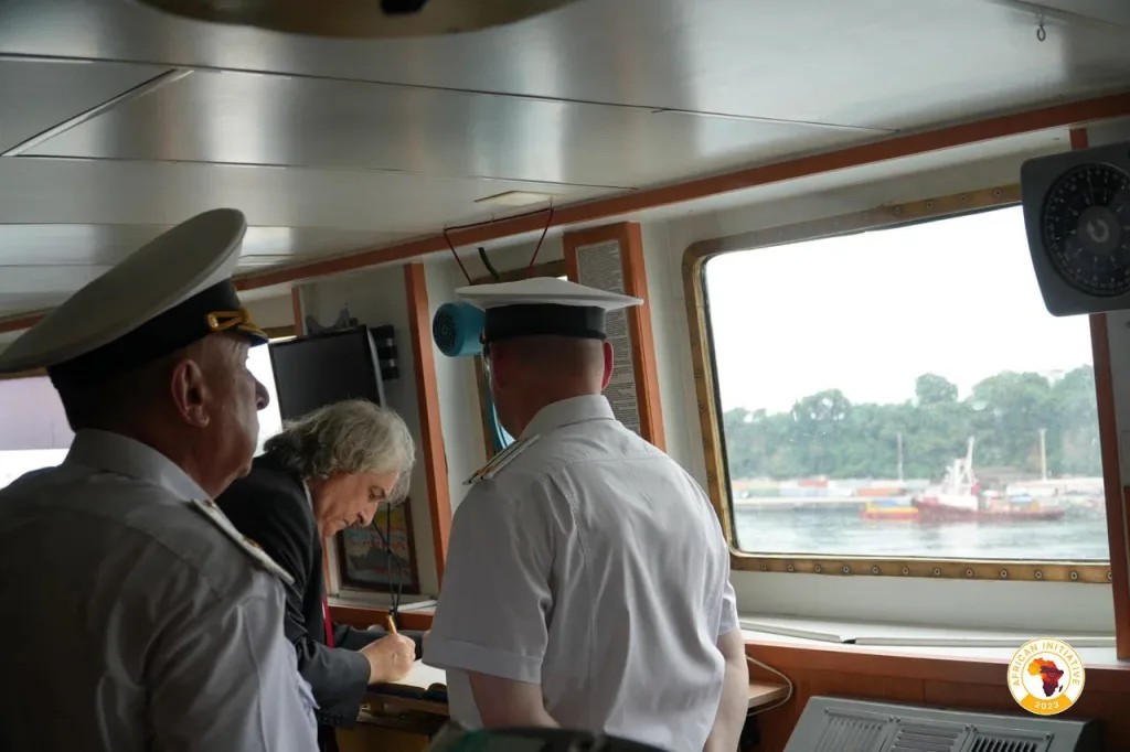 Российский учебный корабль «Смольный» во второй раз прибыл в Экваториальную Гвинею