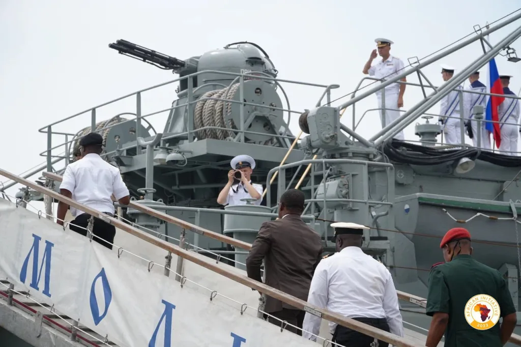 Российский учебный корабль «Смольный» во второй раз прибыл в Экваториальную Гвинею