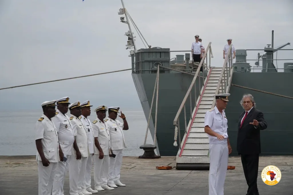 Российский учебный корабль «Смольный» во второй раз прибыл в Экваториальную Гвинею