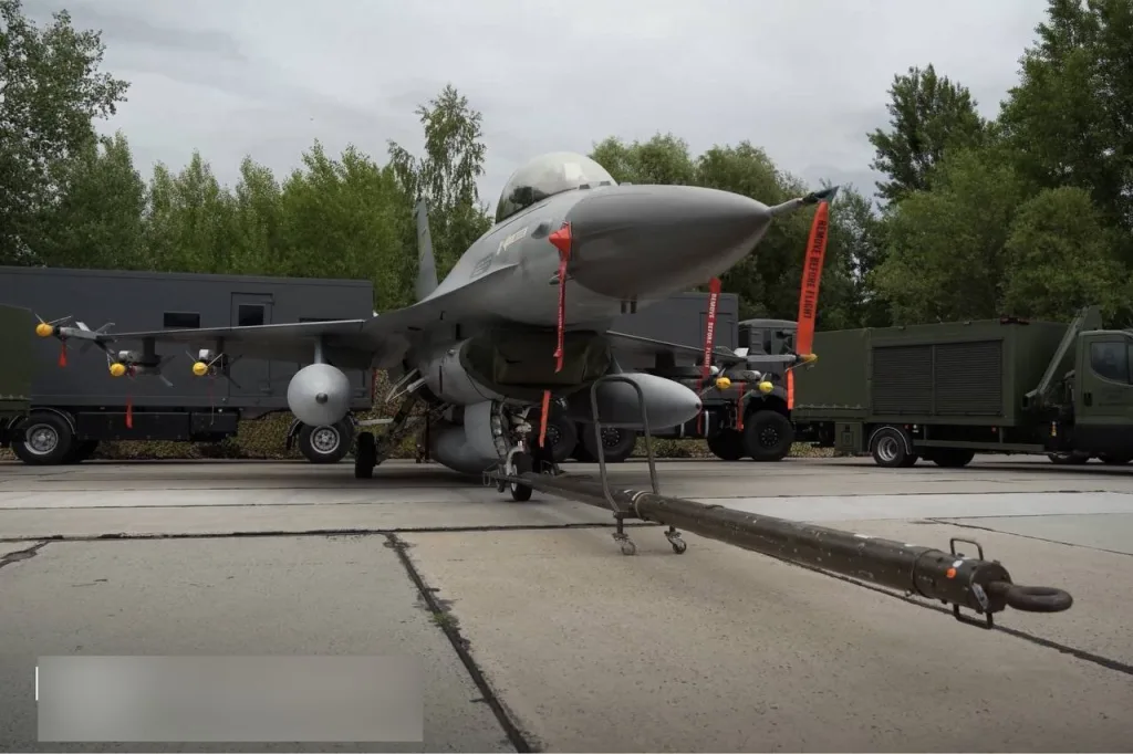 ВВС Украины получили мобильные комплексы для предполетной подготовки истребителей F-16