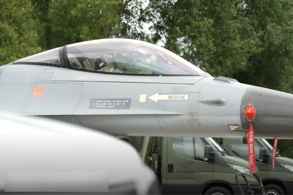 ВВС Украины получили мобильные комплексы для предполетной подготовки истребителей F-16