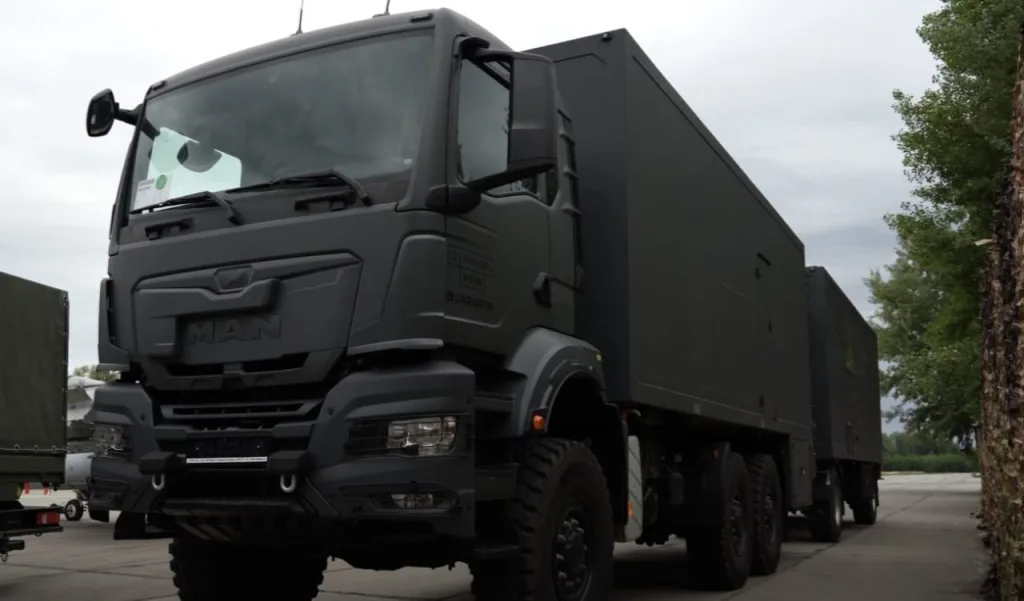 ВВС Украины получили мобильные комплексы для предполетной подготовки истребителей F-16