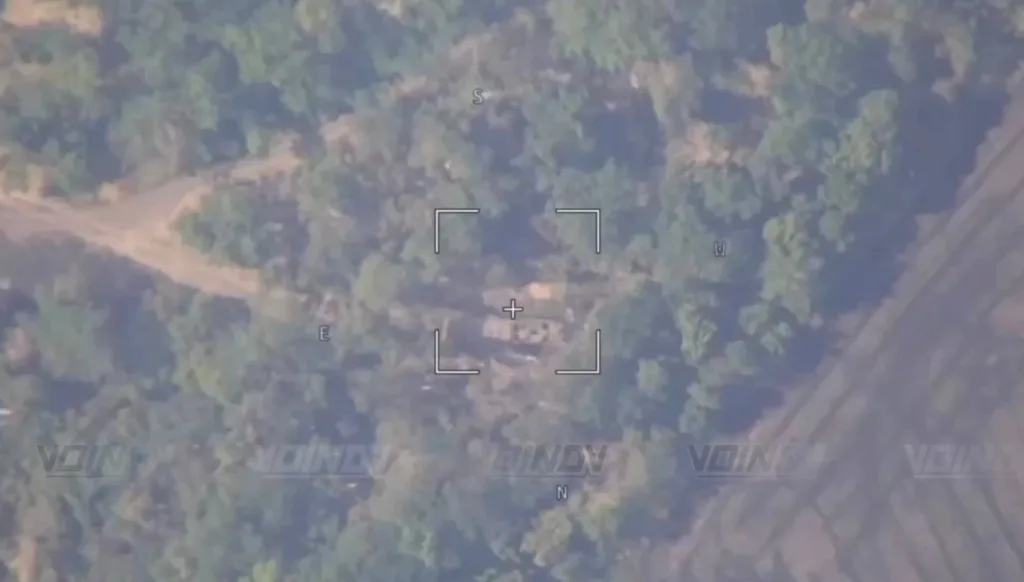 Удар барражирующего боеприпаса «Ланцет» по 152-мм колёсной САУ vz. 77 DANA ВСУ