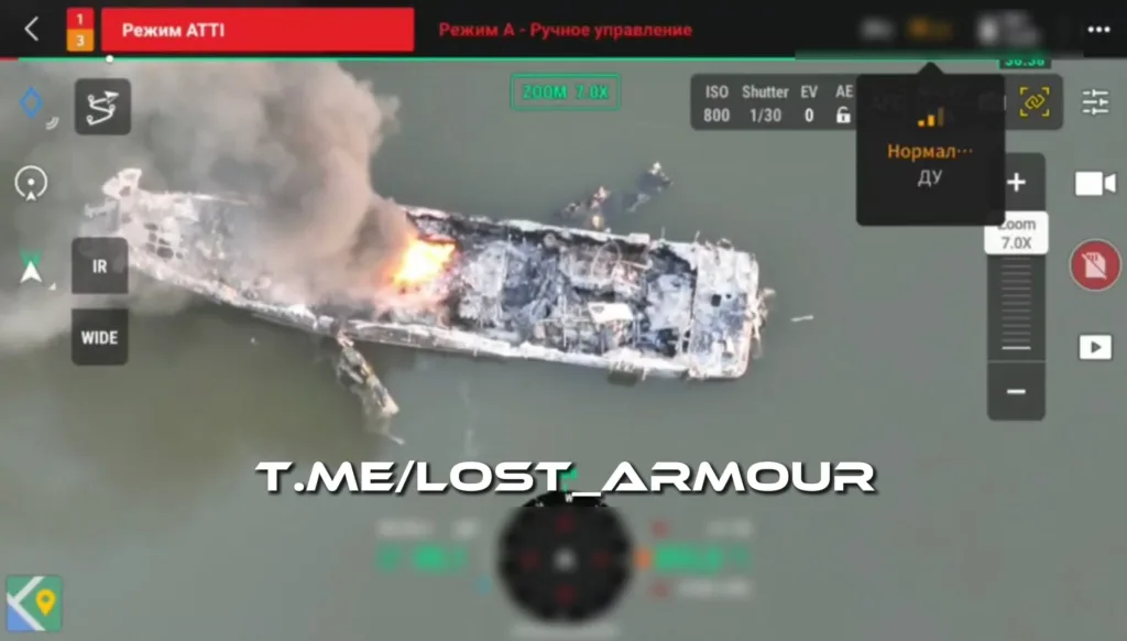 Поражение оптоволоконным FPV-дроном украинского катера SOC-R с личным составом на реке Ингулец в районе села Садовое в Херсонской области
