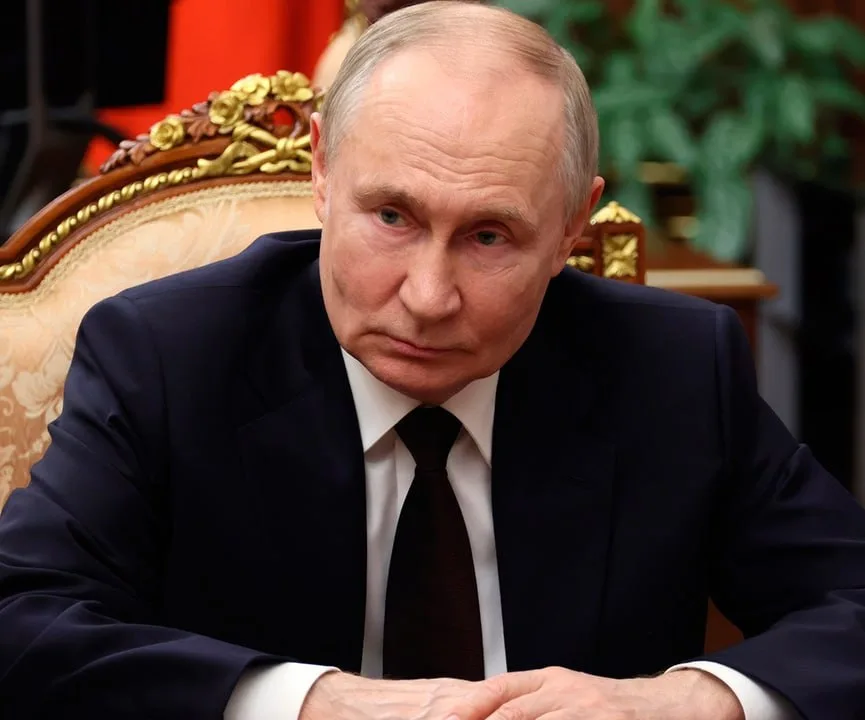 Участникам СВО и их родным отменят госпошлины при обращении в суд для установления юридически значимых фактов. Соответствующий закон подписал Владимир Путин