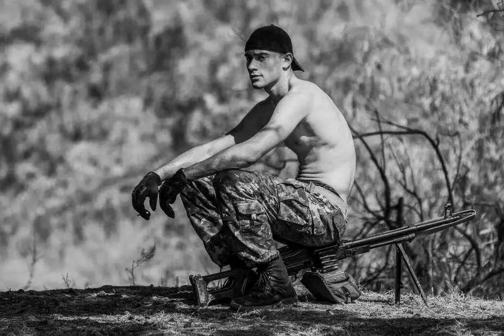 В зоне СВО погиб 21-летний итальянский наемник украинского происхождения. Об этом сообщил мэр города Трибано