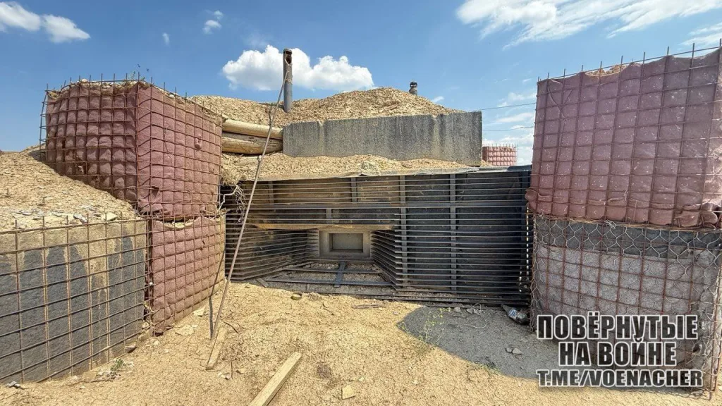 Укрепления ВСУ и уничтоженный турецкий бронеавтомобиль BMC Kirpi на освобожденной силами 114-й отдельной гвардейской мотострелковой бригады территории ДНР