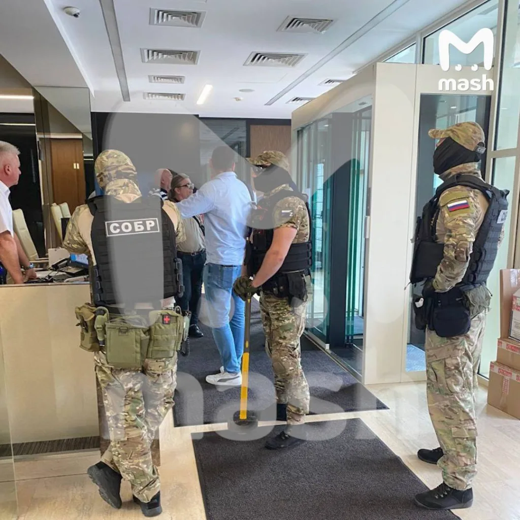 Силовики пришли с обысками к азербайджанскому нефтяному миллиардеру