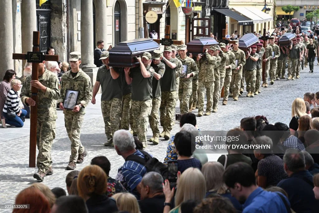 Вчера во Львове не рабы стояли на коленях и носили гробы по улицам