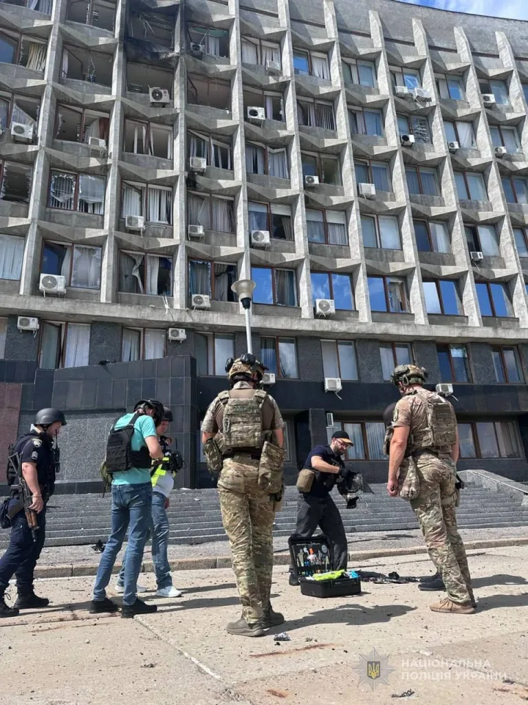 Разрушения в здании обладминистрации Сумской области после попадания «Герани»