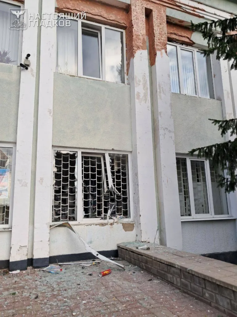 Белгородская область. Губернатор: В посёлке Уразово Валуйского округа дрон ВСУ атаковал коммерческий объект. Пострадал мирный житель