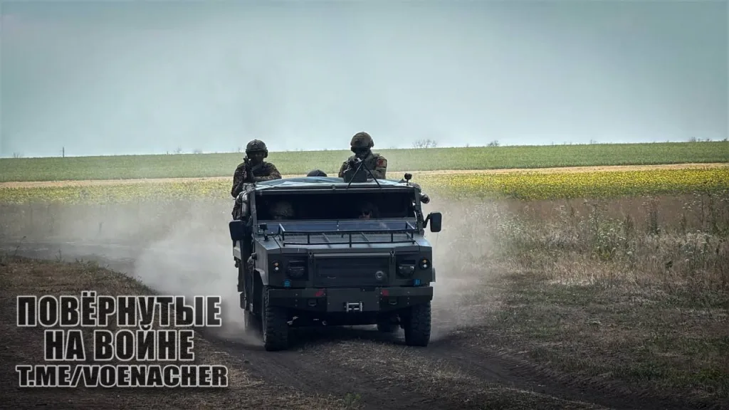 Бойцы группировки войск «Центр» на вездеходах «Нива-Улан»