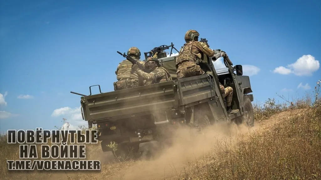 Бойцы группировки войск «Центр» на вездеходах «Нива-Улан»