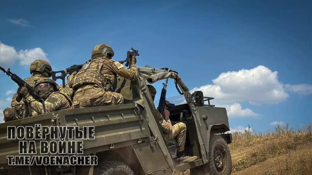 Бойцы группировки войск «Центр» на вездеходах «Нива-Улан»