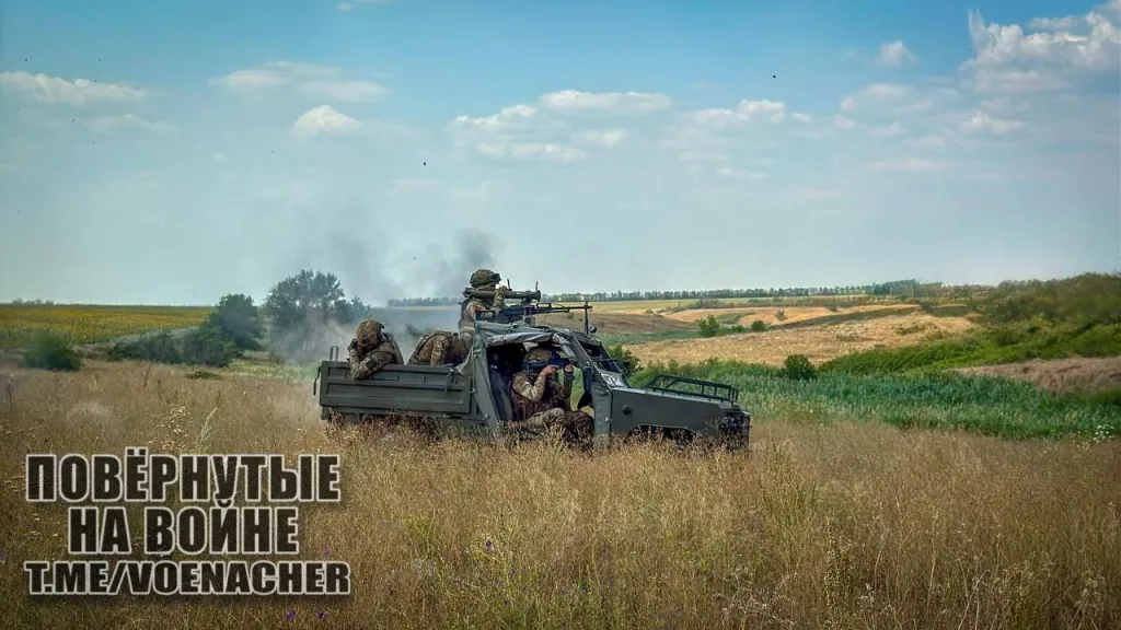 Бойцы группировки войск «Центр» на вездеходах «Нива-Улан»