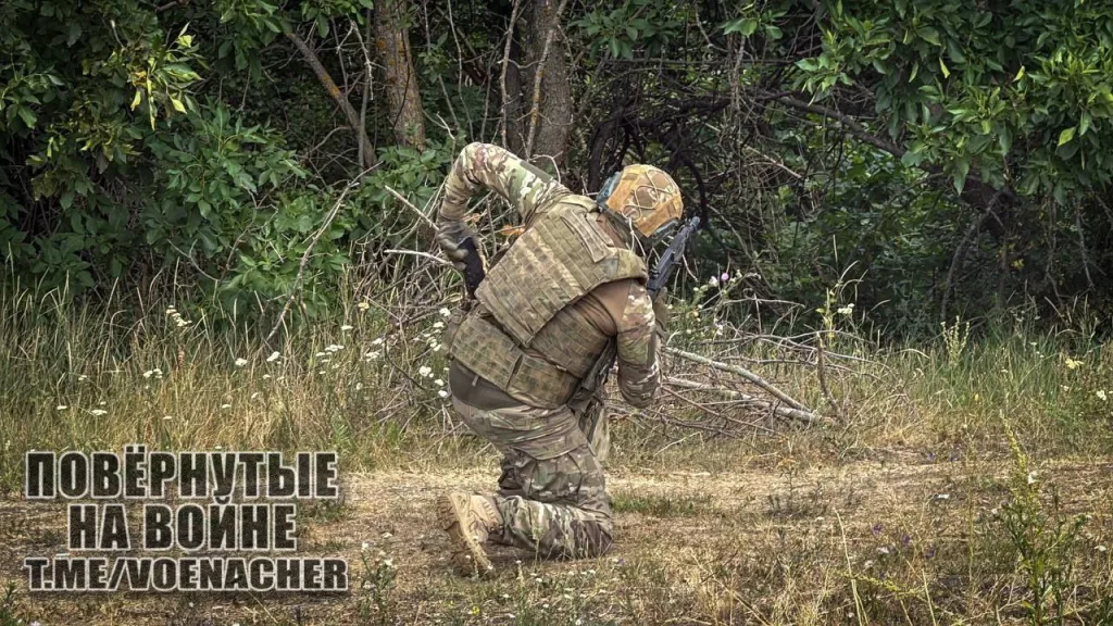 Бойцы группировки войск «Центр» на вездеходах «Нива-Улан»