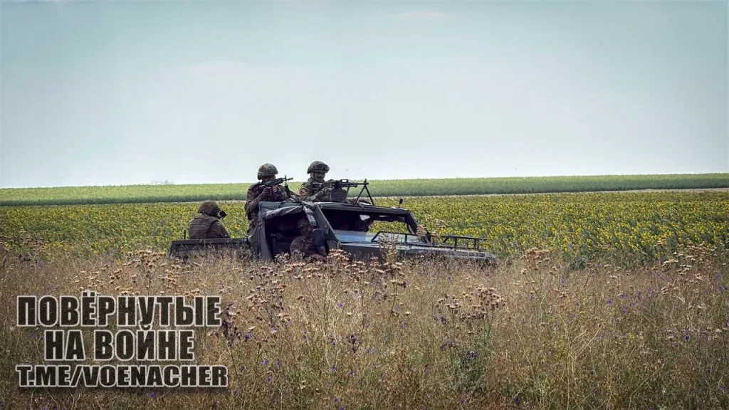 Бойцы группировки войск «Центр» на вездеходах «Нива-Улан»