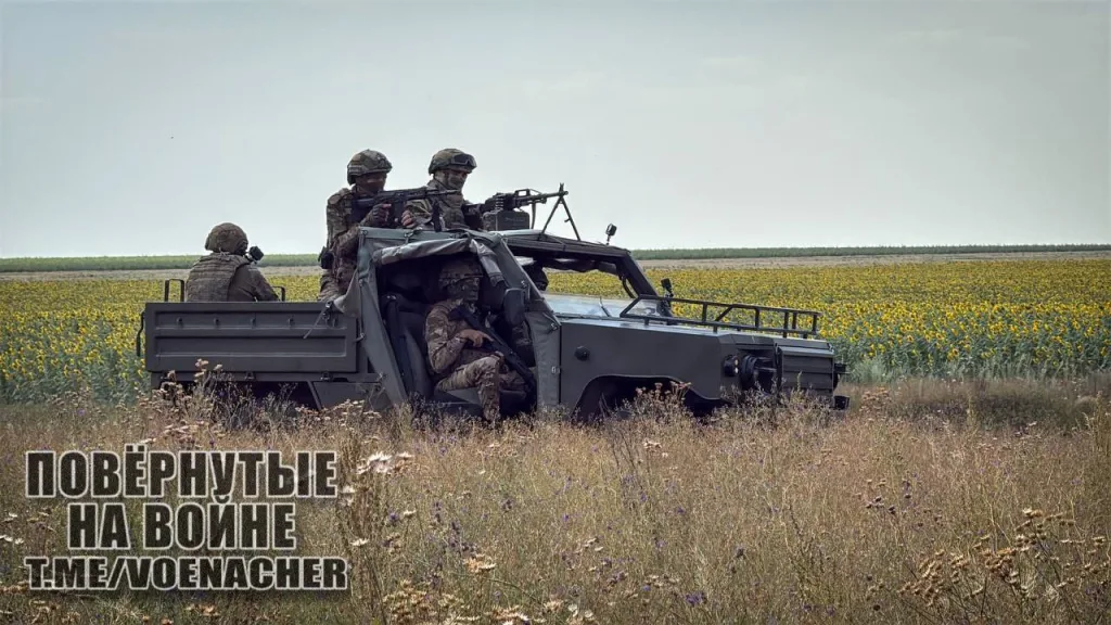 Бойцы группировки войск «Центр» на вездеходах «Нива-Улан»