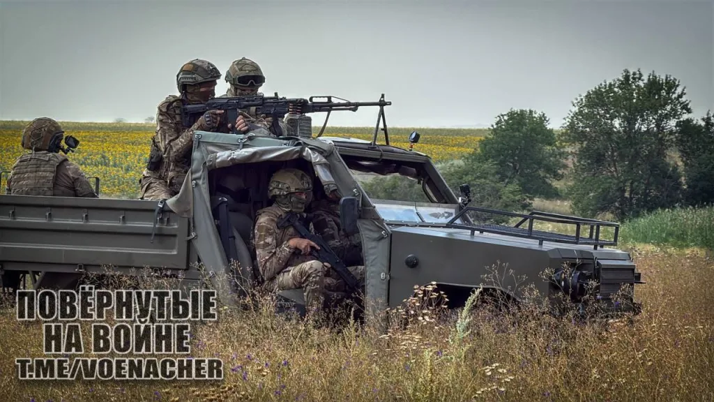 Бойцы группировки войск «Центр» на вездеходах «Нива-Улан»