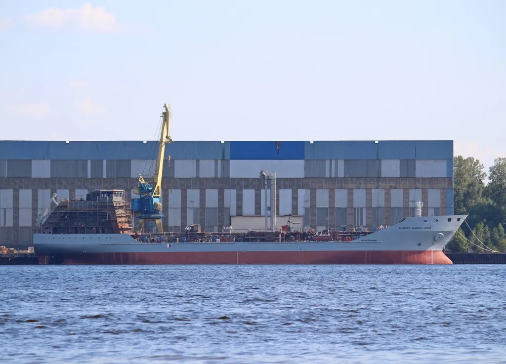 Два новейших средних морских танкера проекта 23130 «Василий Никитин», и «Инженер-адмирал Котов» для ВМФ РФ в достройке на Невском ССЗ