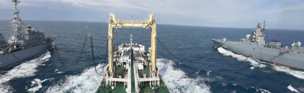 Головной средний морской танкер «Академик Пашин» проекта 23130 ВМФ РФ в работе