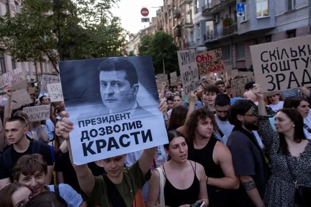 Зеленский включил заднюю: пообещал гарантии для антикоррупционных органов