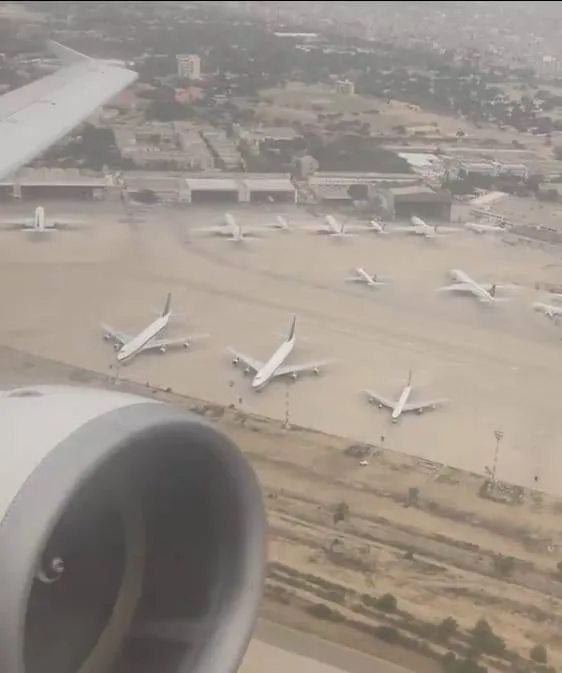 Всплыли фотографии иранских Boeing 747 и один Boeing 707, все еще находящихся в международном аэропорту Джинна, Карачи