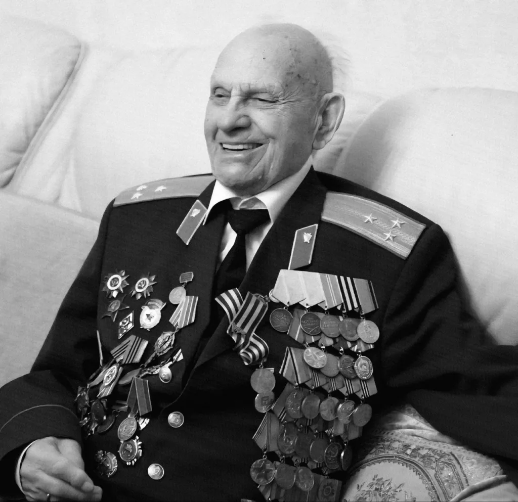 Умер 102-летний ветеран Спартак Сычев, оставивший подпись на стене Рейхстага в 1945 году