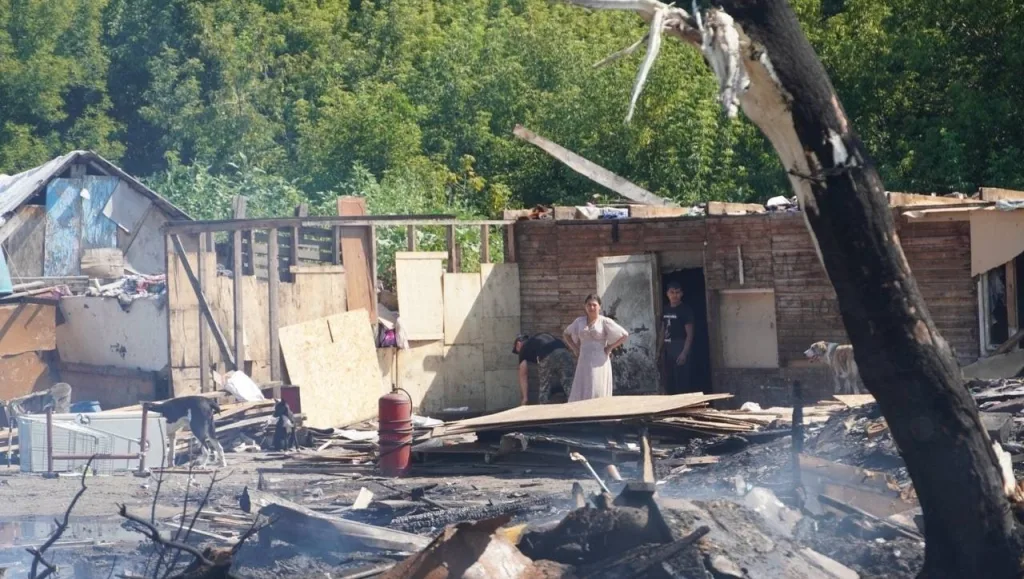 Под Самарой сгорел цыганский табор: 30 домов сгорели за ночь