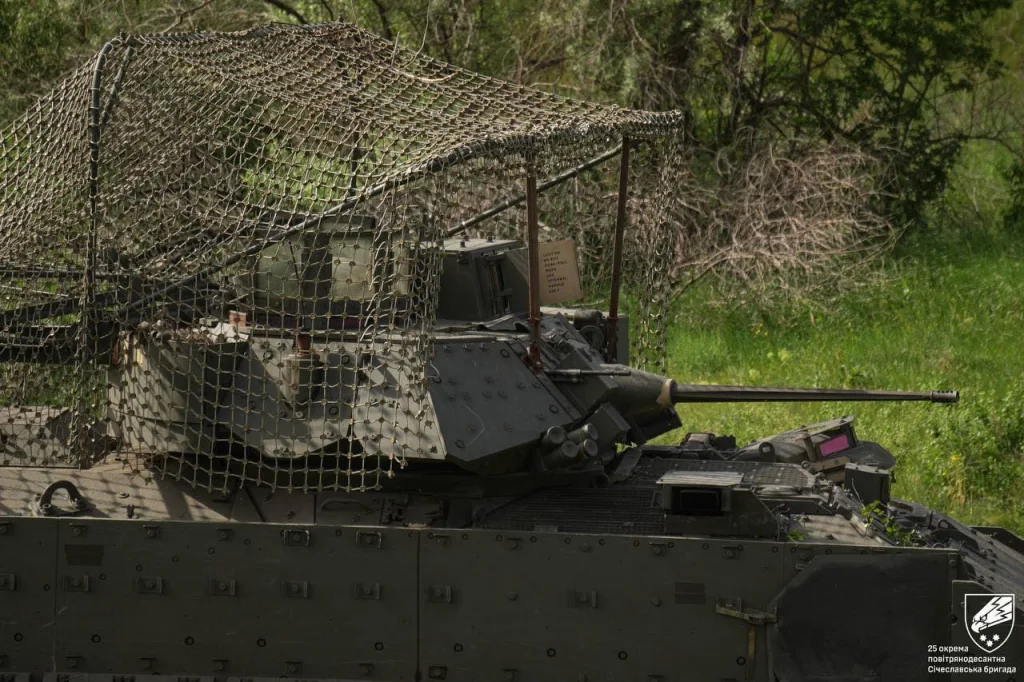 БМП M2A2 Bradley ODS-SA вновь засветились на вооружении 25-й отдельной воздушно-десантной бригады ВСУ