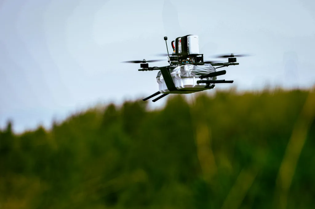 Применение различных БПЛА и безэкипажных катеров Vesuvius Spiral 2 военнослужащими 2nd Multi-Domain Task Force армии США во ходе учений «Arcane Thunder 25» и BALTOPS 25 в Польше