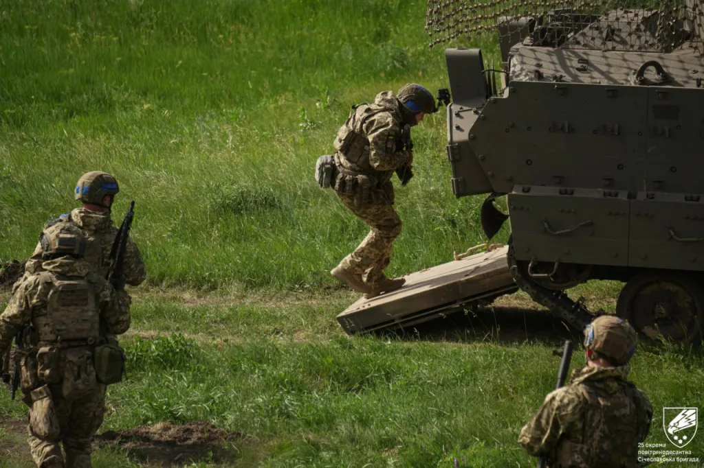 БМП M2A2 Bradley ODS-SA вновь засветились на вооружении 25-й отдельной воздушно-десантной бригады ВСУ
