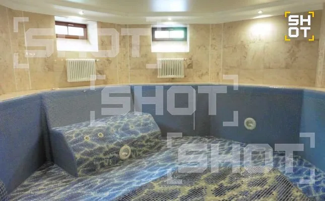 SHOT: Дом родных Романа Старовойта был выставлен на продажу в мае этого года за 260 миллионов рублей