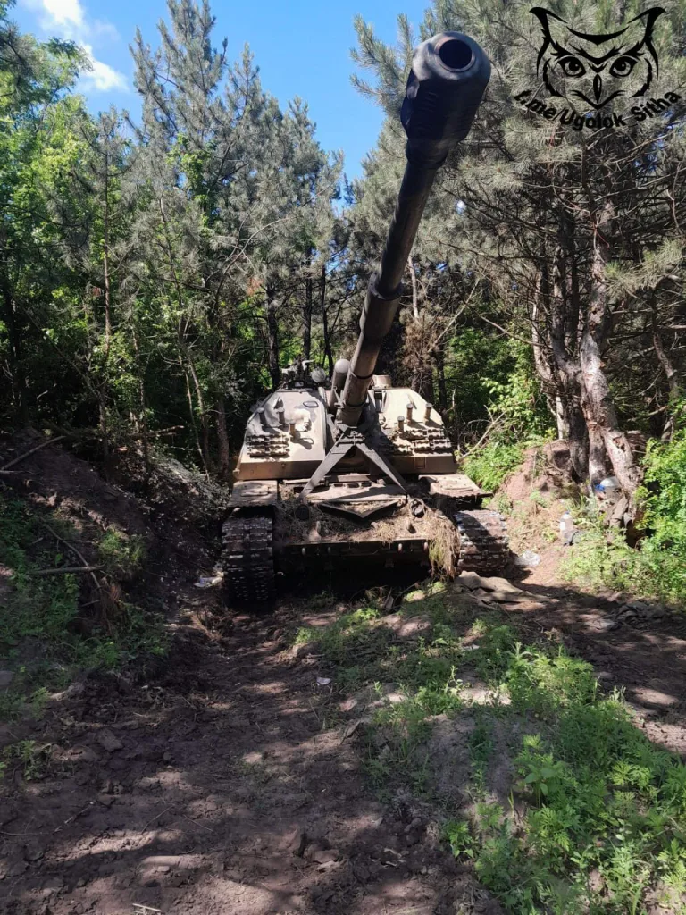 Самоходки 2С19 «Мста-С» в естественной среде обитания