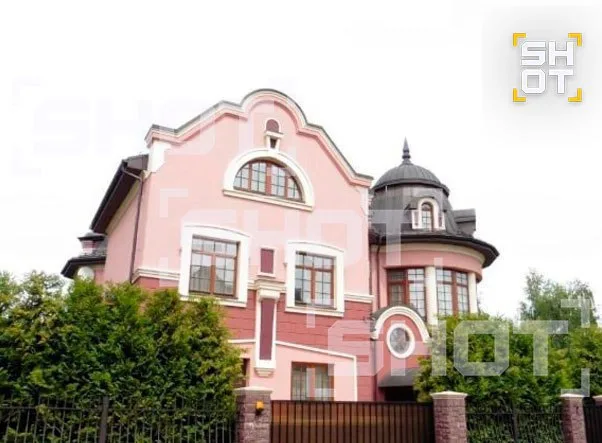 SHOT: Дом родных Романа Старовойта был выставлен на продажу в мае этого года за 260 миллионов рублей