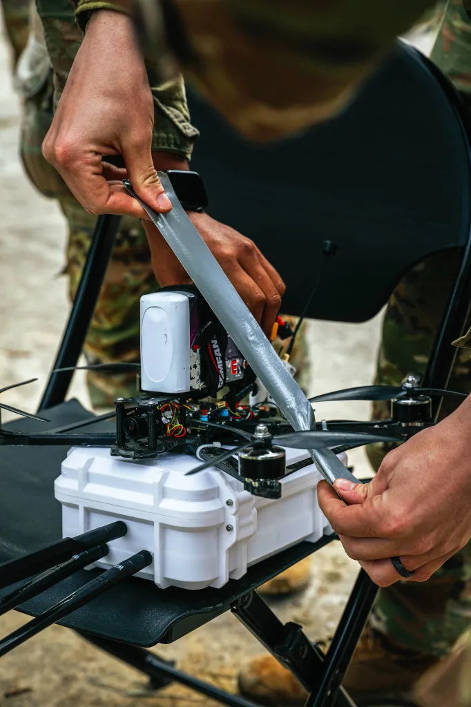 Применение различных БПЛА и безэкипажных катеров Vesuvius Spiral 2 военнослужащими 2nd Multi-Domain Task Force армии США во ходе учений «Arcane Thunder 25» и BALTOPS 25 в Польше