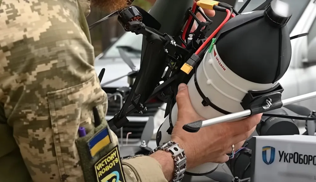 22 июля вражеские ресурсы разместили очередной сюжет об испытаниях дронов, организованных кластером BRAVE1, который занимается развитием военных технологий для ВСУ