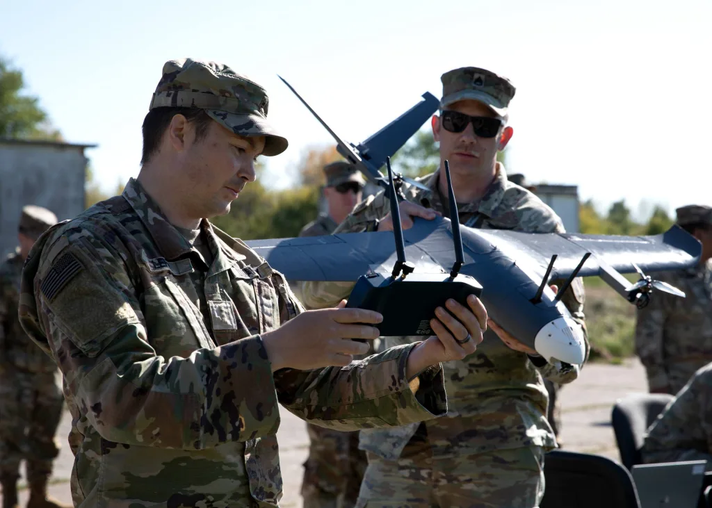 Применение различных БПЛА и безэкипажных катеров Vesuvius Spiral 2 военнослужащими 2nd Multi-Domain Task Force армии США во ходе учений «Arcane Thunder 25» и BALTOPS 25 в Польше