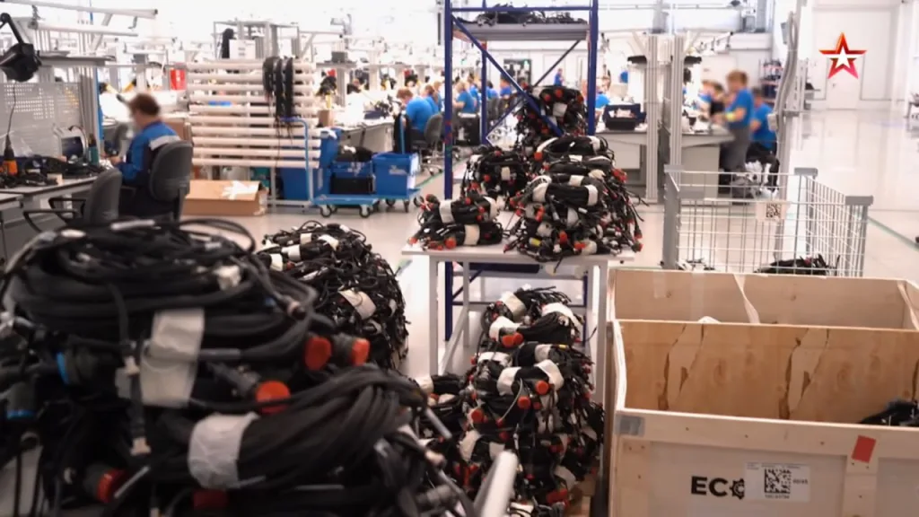 Кадры массового производства дронов-камикадзе «Герань-2» на территории ОЭЗ «Алабуга», снятые «Военной приёмкой». Часть 2