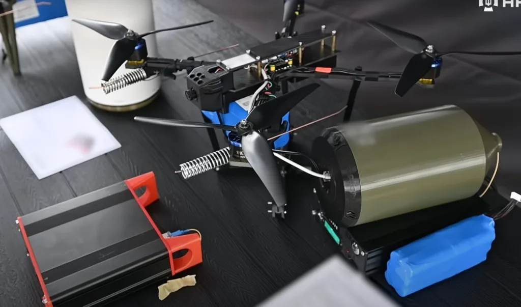 22 июля вражеские ресурсы разместили очередной сюжет об испытаниях дронов, организованных кластером BRAVE1, который занимается развитием военных технологий для ВСУ