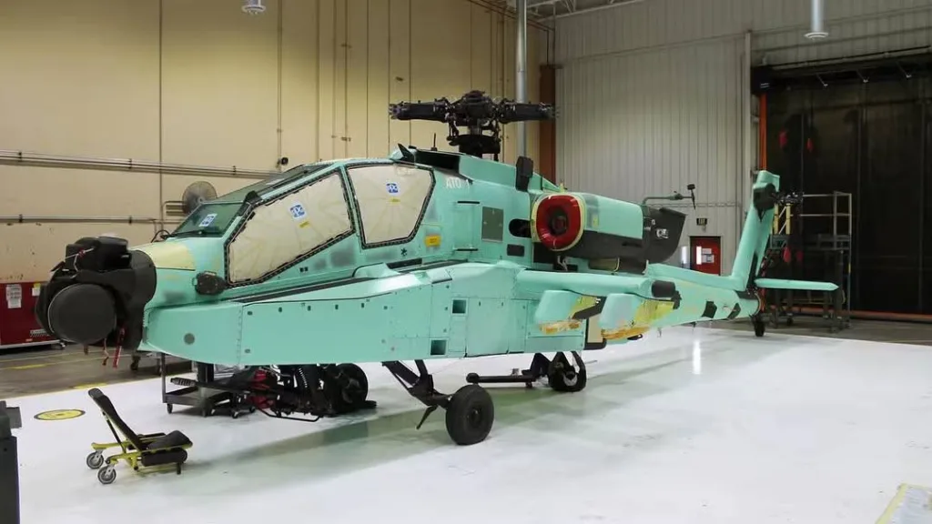 Первый австралийский боевой вертолёт AH-64E сейчас проходит финальную сборку на заводе Boeing в Месе, штат Аризона