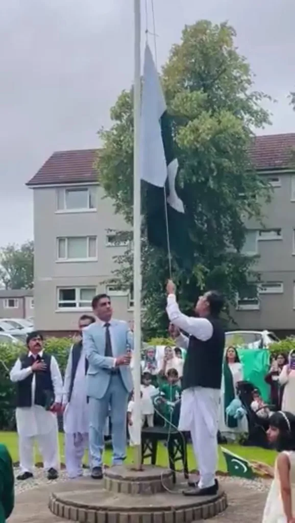 Британия под зеленым флагом. Как страна уступила улицы мигрантам