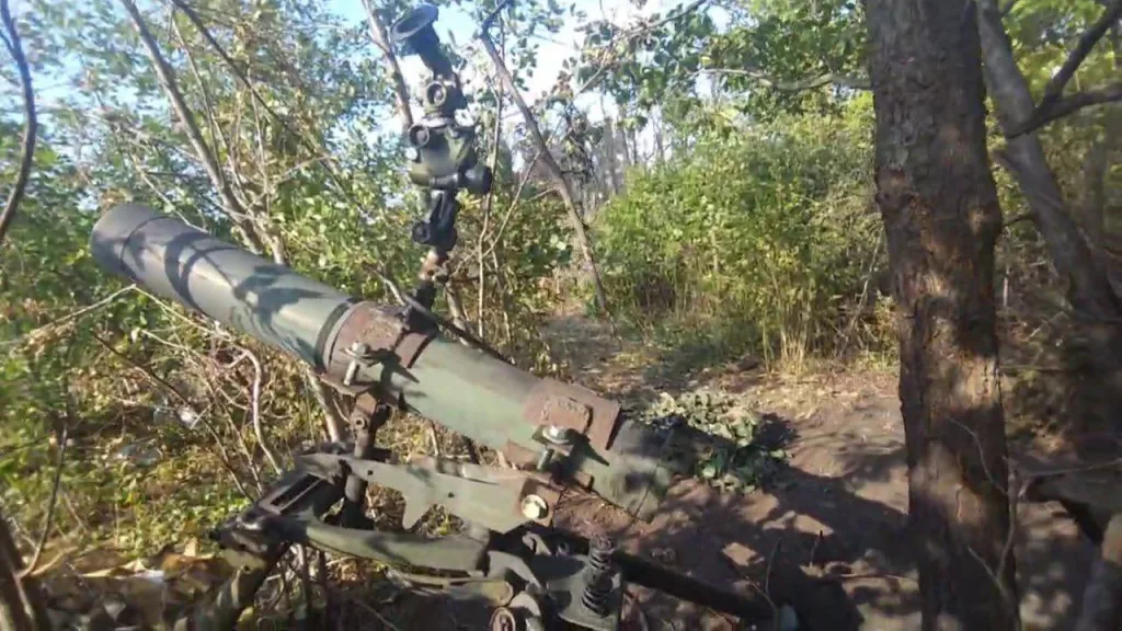 Кустарная однозарядная пусковая реактивных снарядов ВС РФ, сделанная из направляющей 107-мм северокорейской РСЗО Type-75