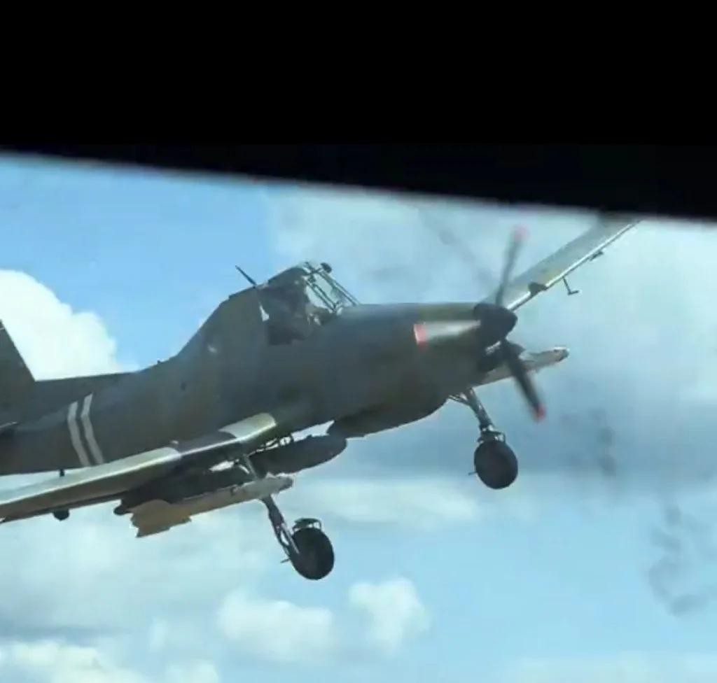 Легкий турбовинтовой Zlin Z137T Agro-Turbo ВСУ с ракетами "воздух-воздух" малой дальности Р-73