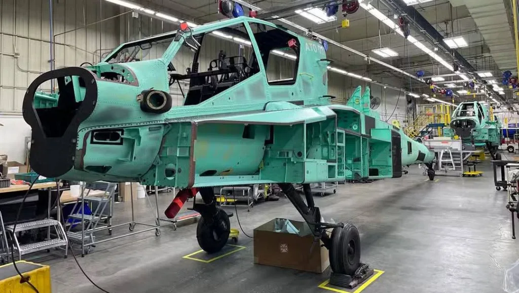 Первый австралийский боевой вертолёт AH-64E сейчас проходит финальную сборку на заводе Boeing в Месе, штат Аризона