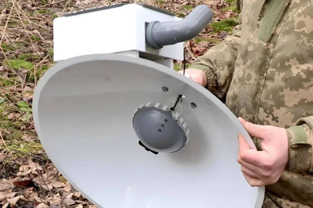 На опубликованном фото с места падения дрона в Польше конструкция двигателя напоминает двигатель MD-550 с набором выпускных коллекторов, что делает его похожим также на двигатель DLA360 (фото 1)