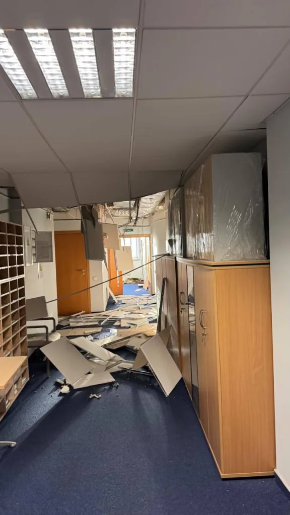 В Киеве повреждено здание миссии ЕС после ночного обстрела