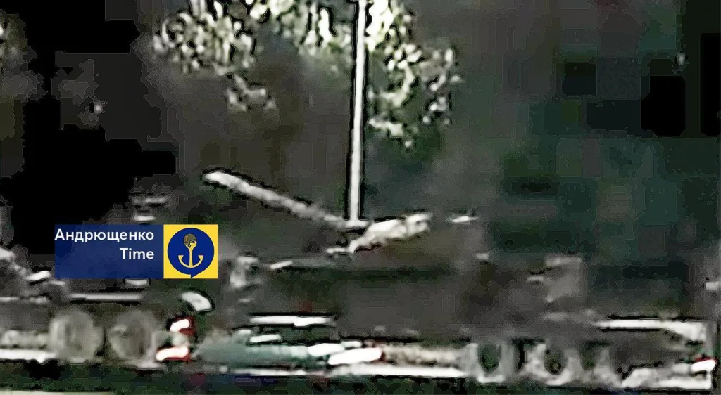 Украинские каналы публикуют фото и информацию о том, что ВС РФ массово перебрасывают технику и личный состав на Запорожское направление и север ДНР